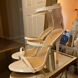 Quipid Sandals - Size 7. Never Worn, just tried on.